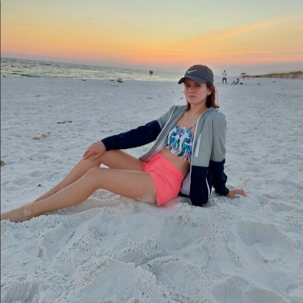 Meet your Posher, Holly